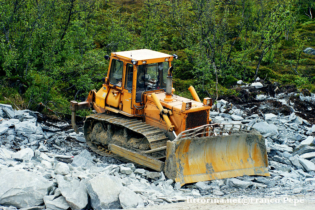 dumper scania S150033-bulldozer-caterpillar-norvegia-28-giugno-2015